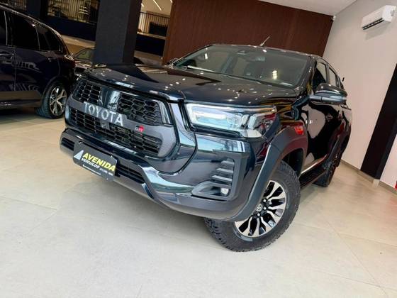 TOYOTA HILUX 2.8 D-4D TURBO DIESEL CD GR-S 4X4 AUTOMÁTICO